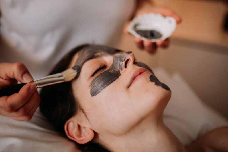 Aplicación de mascarilla facial