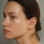 boutijour lotus leaf antipollution repairing toner, acabado suave y una experiencia sensorial relajante.