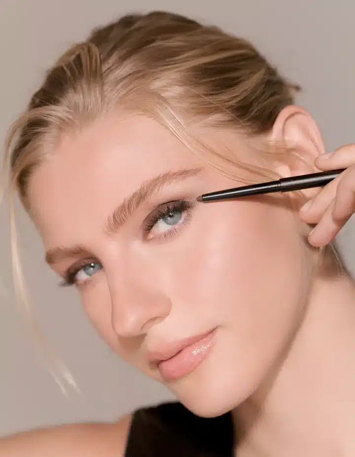 Aplicador de precisión del eyeliner RevitaLash Defining Liner