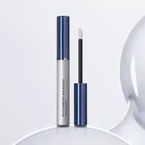Tratamiento Revitabrow Advanced para fortalecer y mejorar la densidad de las cejas