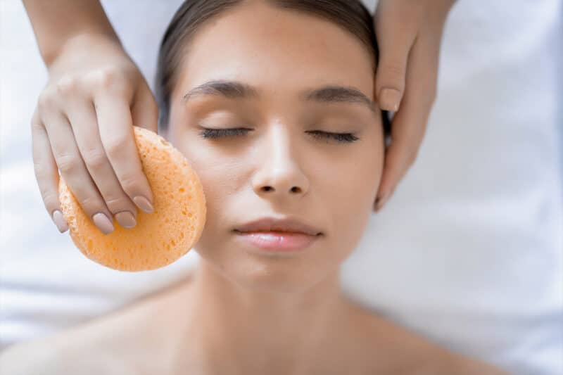 Exfoliación facial: ¿cuándo ayuda y cuándo perjudica?